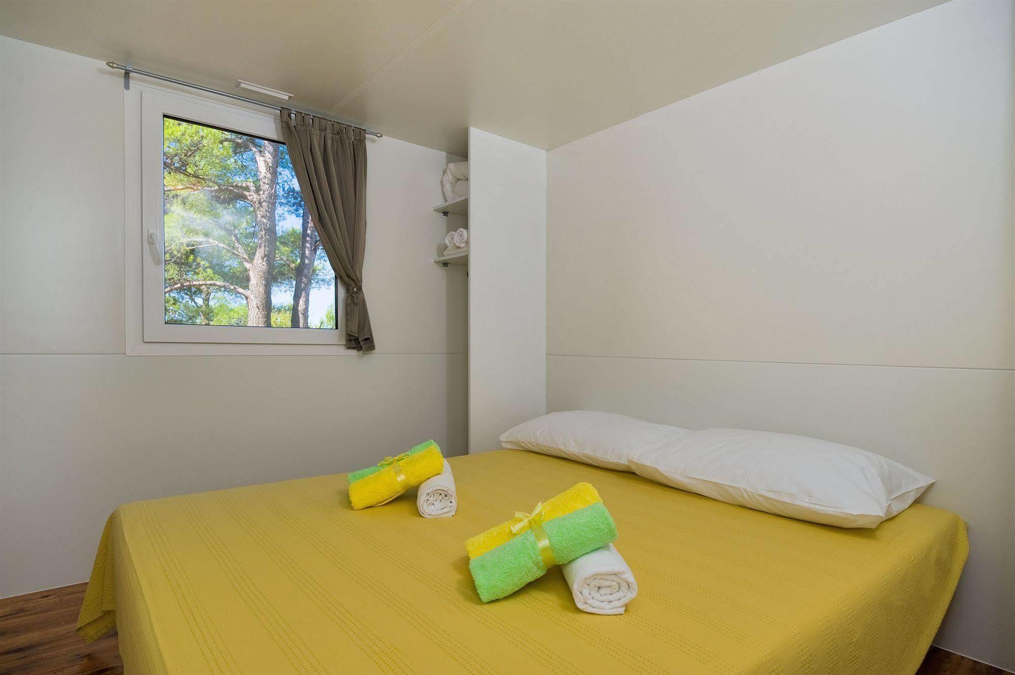 Mobile Homes Basko Polje Campground Baska Voda Ngoại thất bức ảnh
